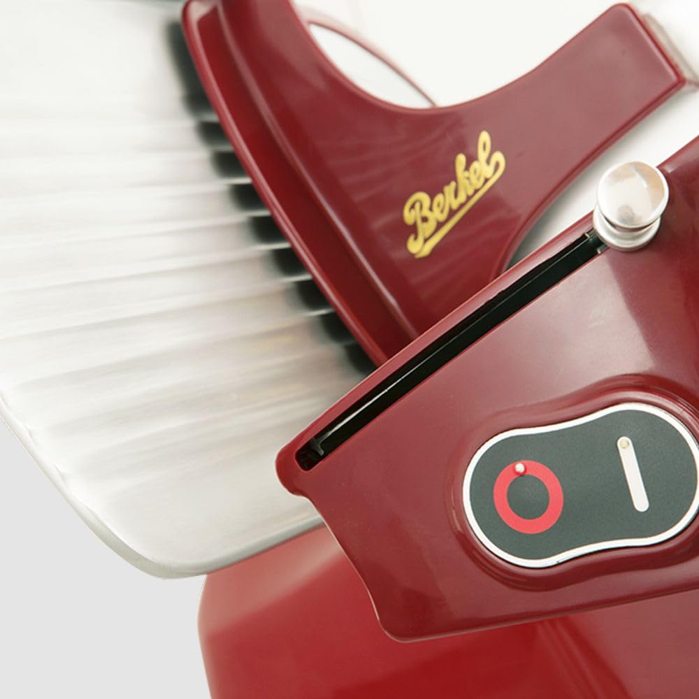 Berkel Home Line 250, Premium-Aufschnittmaschine in Rot + passendes Einlegebrett aus Weinfassholz, Sonderangebot der Schneidemaschine
